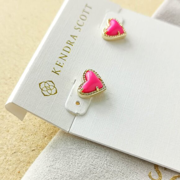 NEW Kendra Scott Gold Neon Pink Ari Heart Stud Earrings - Picture 2 of 3